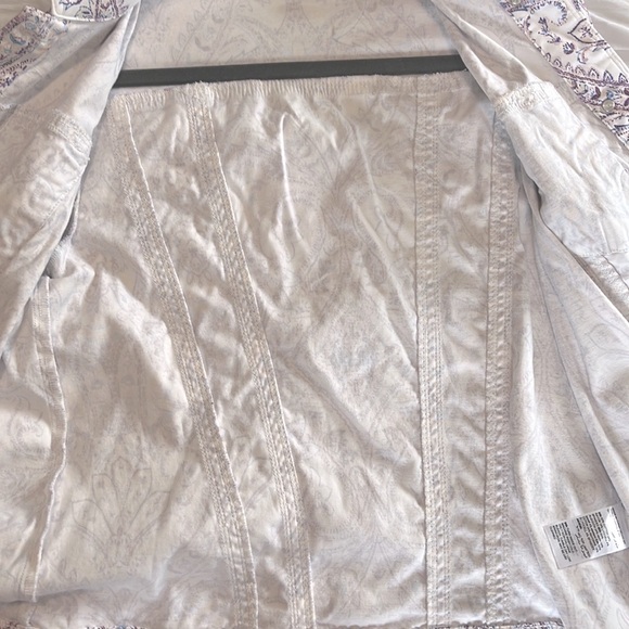 CHICOS JACKET | CHICOS SZ 1 (8-10) | WHITE WITH LAVENDER BLUE GEOMETRIC PATTERN - Picture 14 of 15